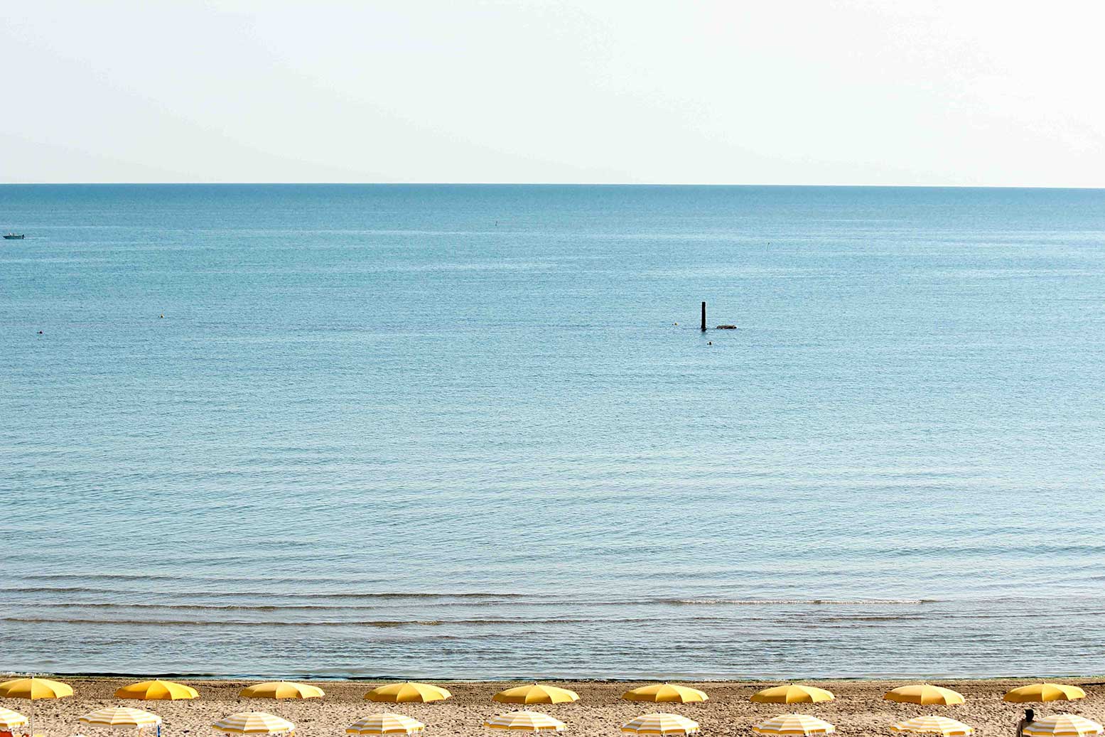 Tutti i servizi di cui hai bisogno, tutto lo spazio che desideri, a un passo dal mare, in 220 metri di relax.